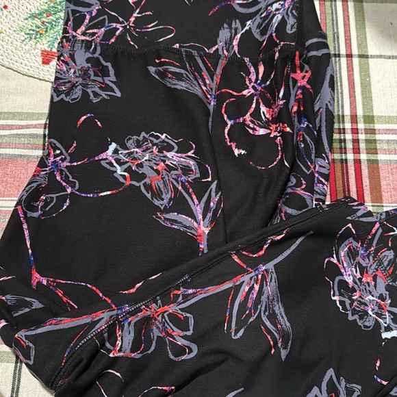 Liv Lane Bryant work out Capri’s - Picture 4 of 4